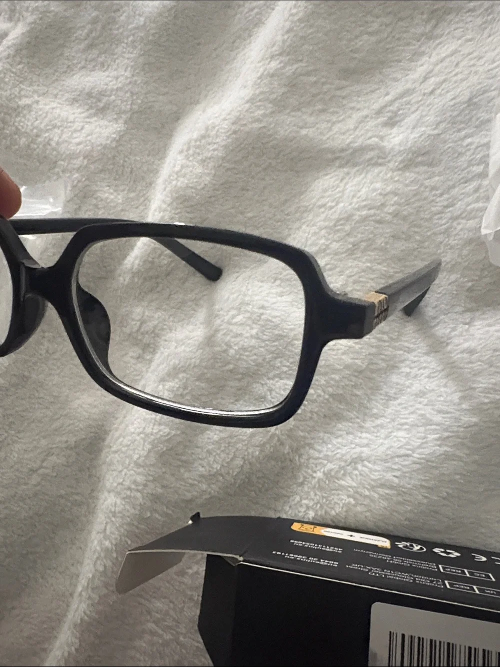 SODQW Black Rectangular Women's Glasses with Gold Temple Detail